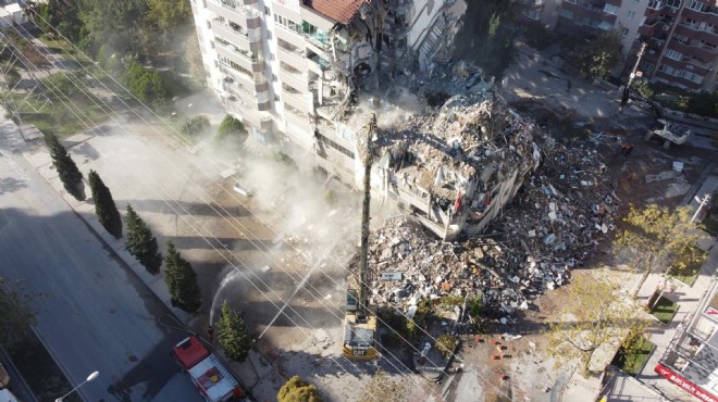 Depremde 11 kişiye mezar olan Yılmaz Erbek Apartmanı nda  yıkım  geliyorum demiş