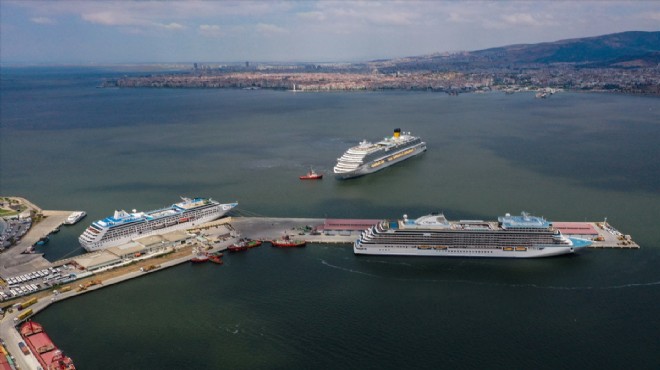 3 kruvaziyer birden: İzmir 2 bin 500 turisti ağırladı