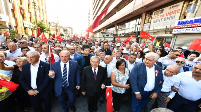 350 metrelik bayrakla Zafer Yürüyüşü: Kortejin önünde Kocaoğlu ve İnce!