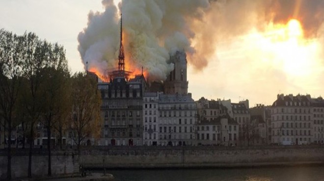 Tarihi Notre Dame Katedrali nde yangın