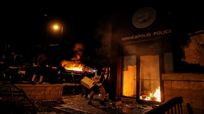 ABD de öfke dinmiyor: Polis merkezi yakıldı!