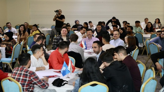AK Parti de genç üye buluşması: Dağ ve Sürekli ne mesaj verdi?