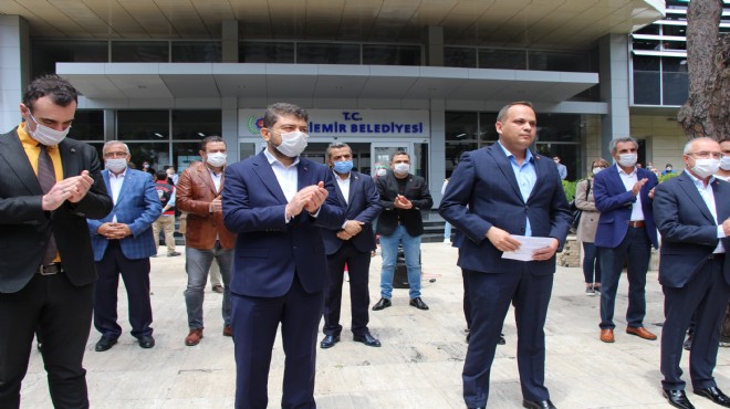 AK Parti den belediye binası önünde CHP li Başkan a  istifa  çağrısı!