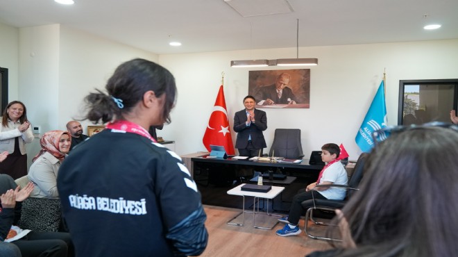 Aliağa'nın özel sporcularından atletizm ve yüzmede büyük başarı