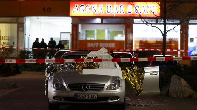 Almanya da 2 kafeye silahlı saldırı: 11 ölü