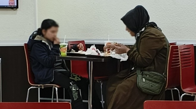 Anne ve çocuğu oturtmayan restorana ceza!