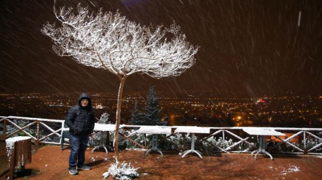 Antalya kent merkezine kar yağdı!