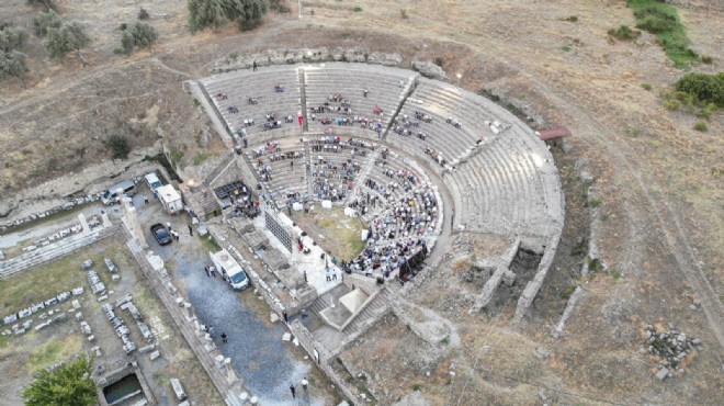 Antik Tiyatro da meclis oturumu: Zeus Sunağı için tarihi oylama!