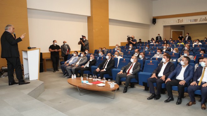 Bakan Ersoy AK Parti İzmir e Çeşme Projesi ni anlattı
