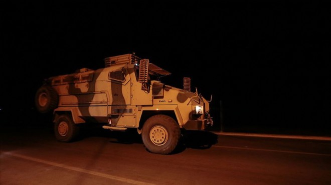 Barış Pınarı Harekatı nda kara birlikleri sınırı geçti