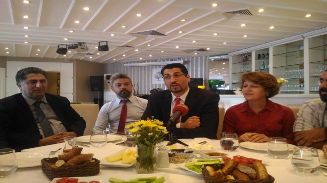 İzmir Barosu Başkan Adayı Aksay yönetimini tanıttı, projelerini anlattı