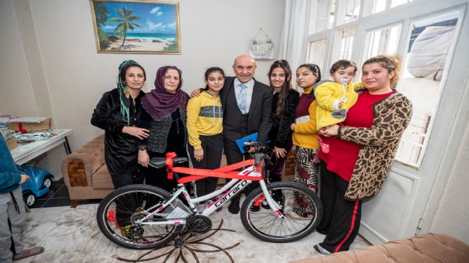 Başkan Soyer den Ayşe Deniz e bisiklet