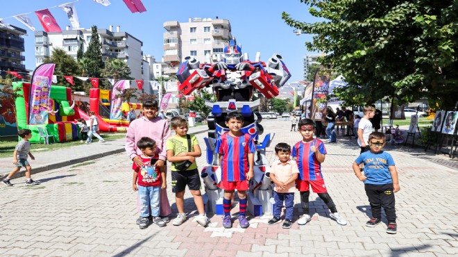 Bayraklı'da renkli şenlik