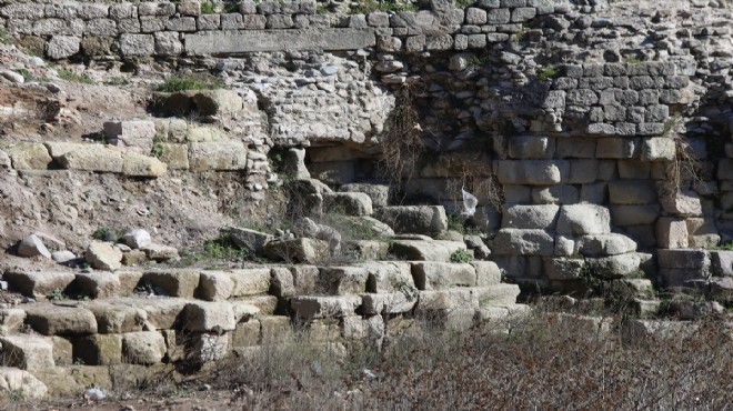 Bergama Antik Kenti nde yeni sur duvarları keşfedildi