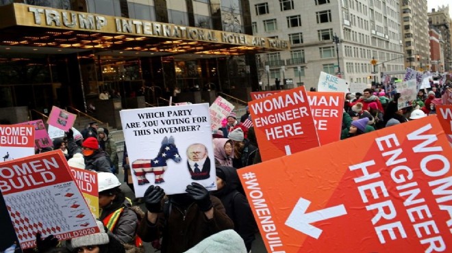 Binlerce kadın Trump a karşı yürüdü