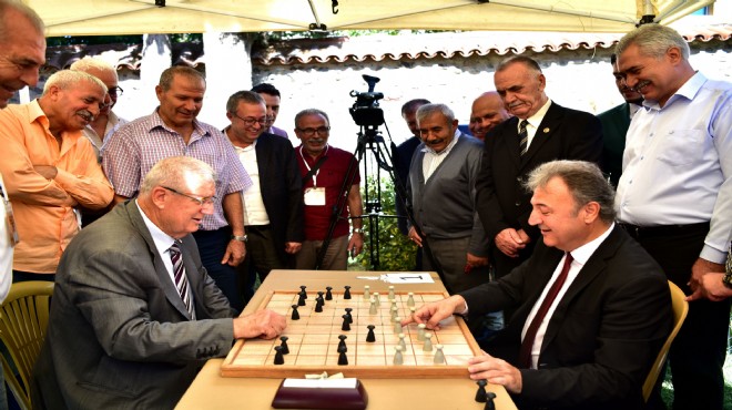 Bornova da dama turnuvası heyecanı