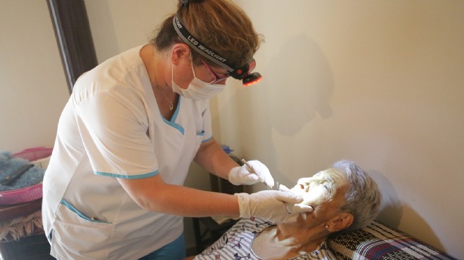 Bornova da ihtiyaç sahibine ücretsiz diş tedavisi