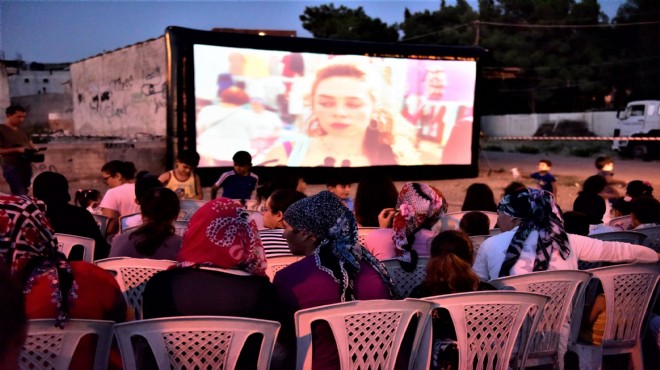 Bornova’da açık havada sinema keyfi