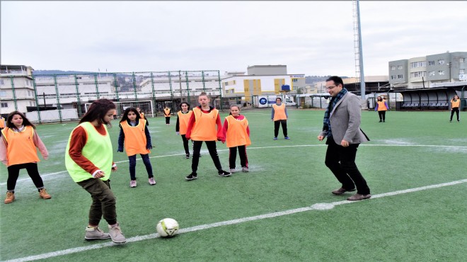 Bornova’nın ilk kadın futbol takımı kuruldu