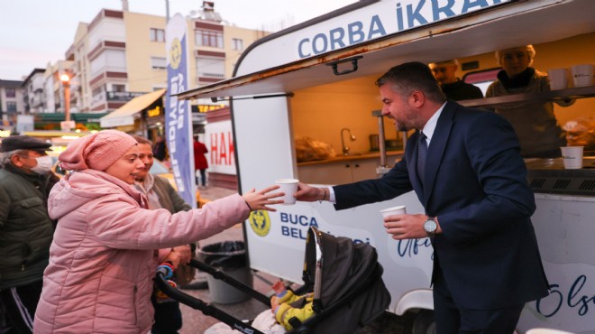 Buca Belediyesi'nden sıcak çorba ikramı