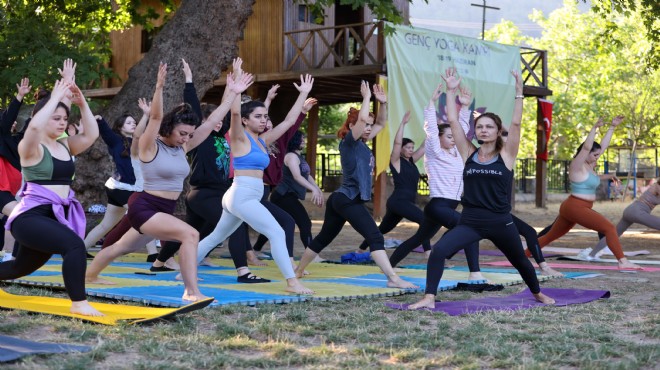Buca da  genç  kamp: Hem yoga hem inziva