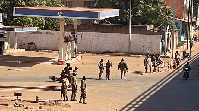 Burkina Faso da darbe: Hükümet ve meclis feshedildi!