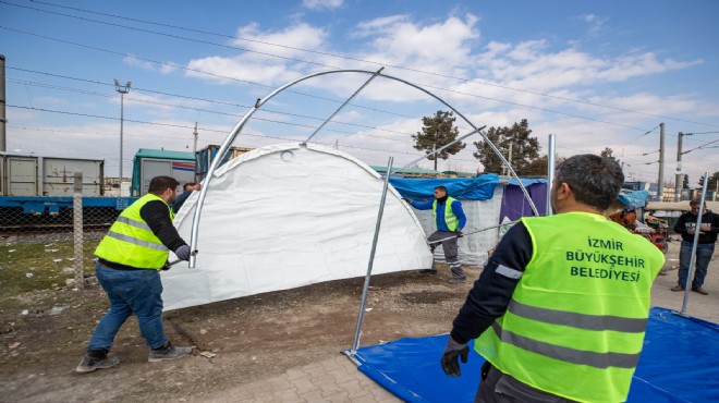 Büyükşehir depremzedelerin talep ettiği yerlere sobalı çadır kurdu