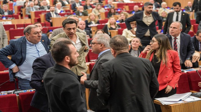 Büyükşehir Meclisi'nde arbede: Korkak, iftiracı, seni gömerim, elini kırarım!