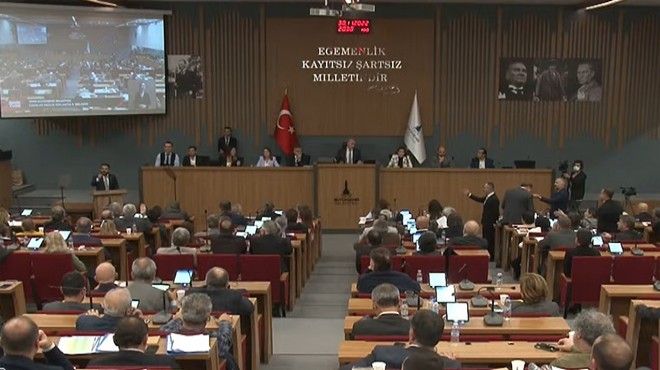 Büyükşehir Meclisi nde  söz alma  tartışması: Ortalık karıştı!