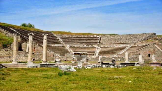 Büyükşehir de antik tiyatroda  tarihi  meclis