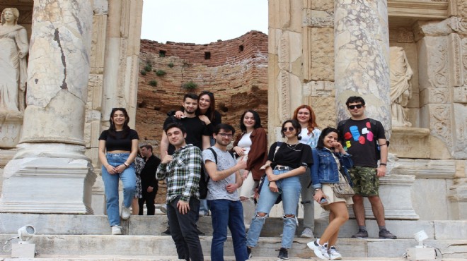 Büyükşehir den  Gençler İzmir i Geziyor  projesi