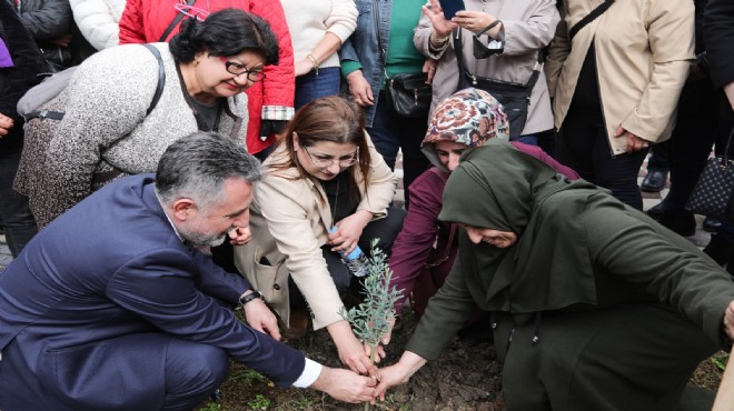 CHP Bayraklı kadınlar anısına fidan dikti
