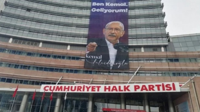 CHP Genel Merkez e  Ben Kemal, geliyorum!  pankartı