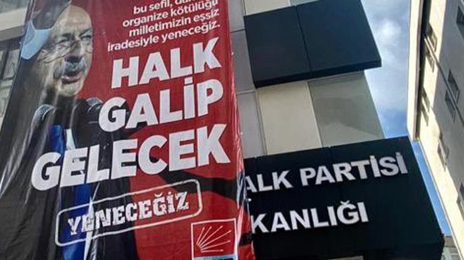 CHP İzmir de il binasına ve 30 ilçeye dev pankart: Halk galip gelecek!