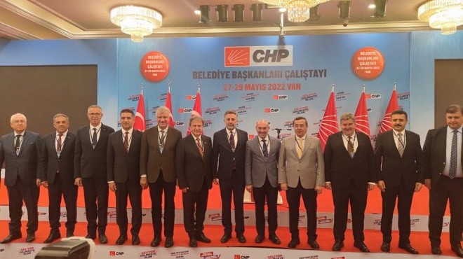 CHP li başkanlardan Van daki çalıştayda  İzmir  fotoğrafı!