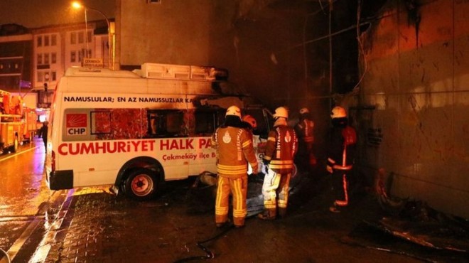 CHP nin seçim aracı park halindeyken yandı!