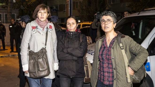 CHP önündeki eylemde gözaltına alınan Nuriye Gülmen serbest
