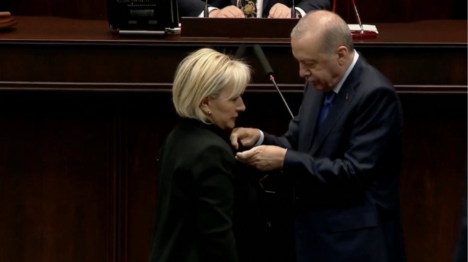 CHP'den istifa eden Nimet Özdemir AK Parti'ye katıldı