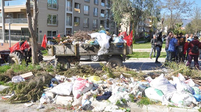 CHP’li adaydan CHP’li başkana ‘çöp’ salvosu: Sahaya indi, kendi topladı!