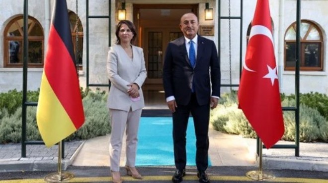 Çavuşoğlu: Kavala yı Türkiye aleyhine kullanıyorsunuz