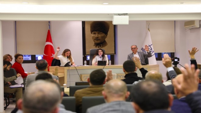 Çeşme Meclisi'nde Durbay'a oy birliğiyle vefa