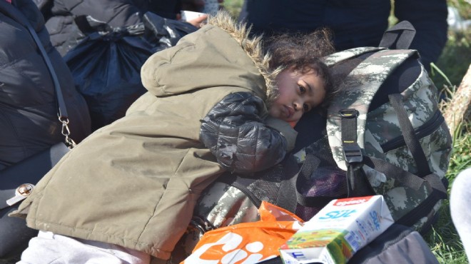 Çeşme den Yunanistan a geçmek isteyen mültecilere fırtına engeli