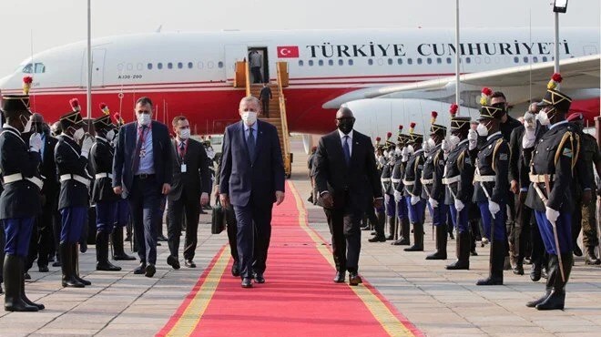 Cumhurbaşkanı Erdoğan Kongo da törenle karşılandı
