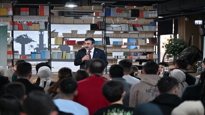 Cumhurbaşkanı Yardımcısı Yılmaz, İzmir'de gençlerle buluştu