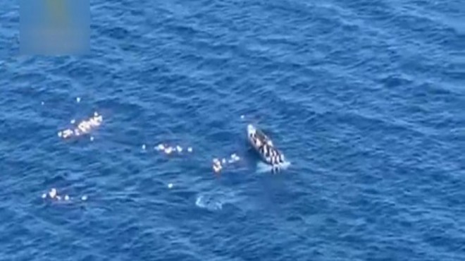 Denize düşen polisleri, kovaladıkları kaçakçılar kurtardı