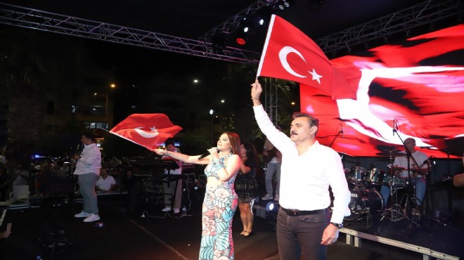 Dikili'de 30 Ağustos coşkusu meydanlara taştı