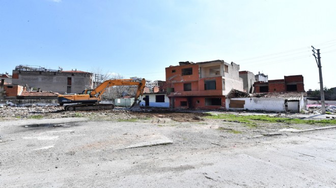 Dönüşümde bir adım daha: Örnekköy de ilk yıkımlar gerçekleşti
