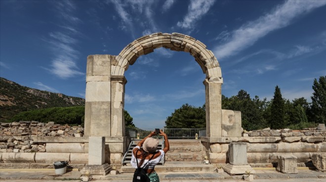 Efes Antik Kenti nde ziyaretçi sayısı 7 ayda 340 bini aştı