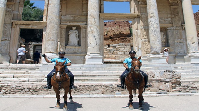Efes Antik Kenti ne atlı jandarma koruması