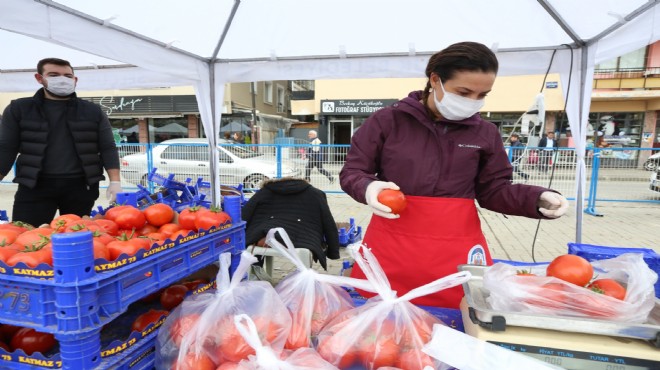 Efes Selçuk ta  halkın pazarı  açıldı: Başkan Sengel tezgah başında!